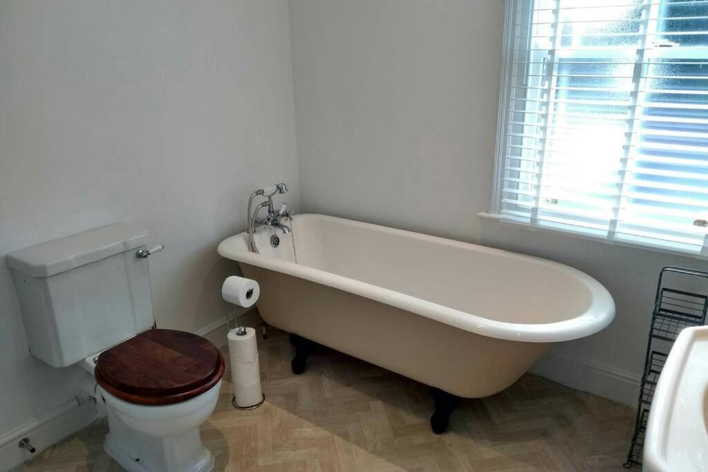 Luxury Townhouse In Town Centre, Views, River Walk, Free Parking Shrewsbury Ngoại thất bức ảnh