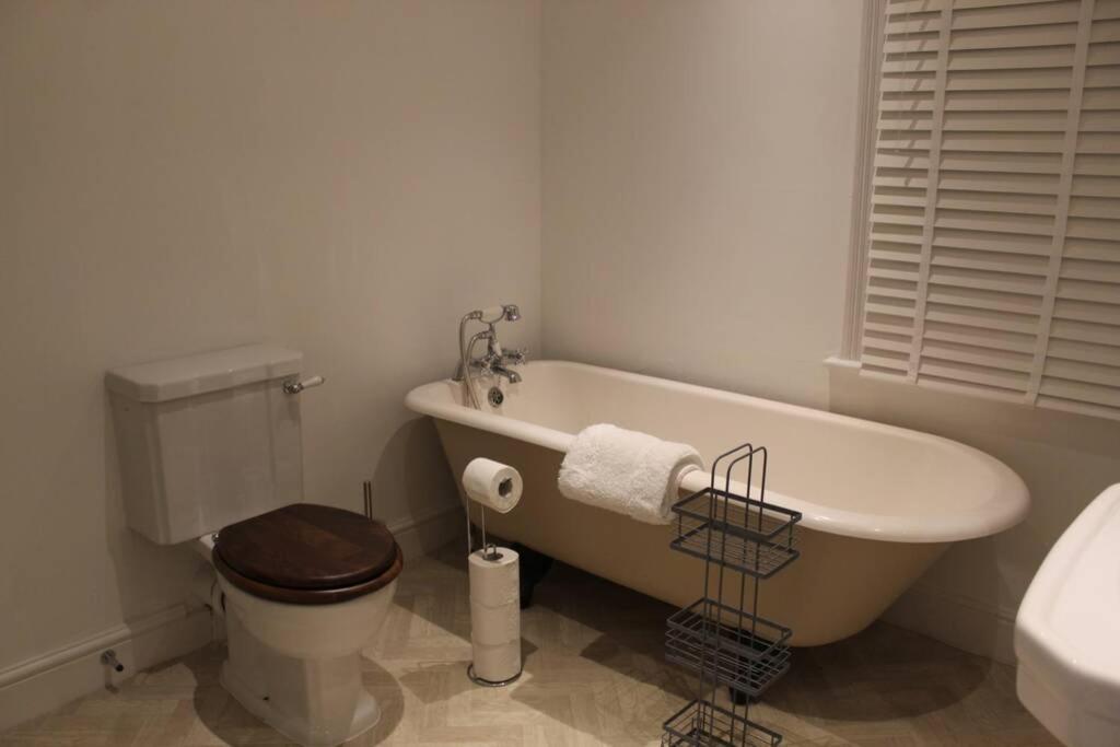 Luxury Townhouse In Town Centre, Views, River Walk, Free Parking Shrewsbury Ngoại thất bức ảnh